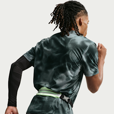 Nike Miler Dri-FIT Kısa Kollu Erkek Koşu Üstü görsel 3