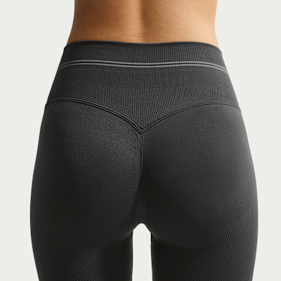 NikeSKIMS Ribbed Seamless 12,5 cm Kadın Şortu görsel 3