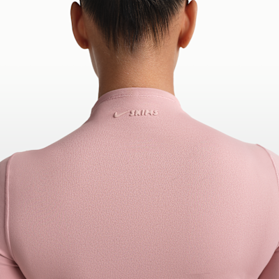 Playera de manga larga con cuello alto de medio cierre para mujer NikeSKIMS Matte