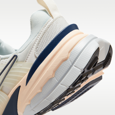 ナイキ V2K ラン ウィメンズシューズ リフレクティブ (再帰反射) アクセント付き