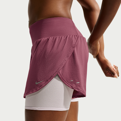 Nike Flow Dri-FIT 2'si 1 Arada Kadın File Koşu Şortu görsel 3