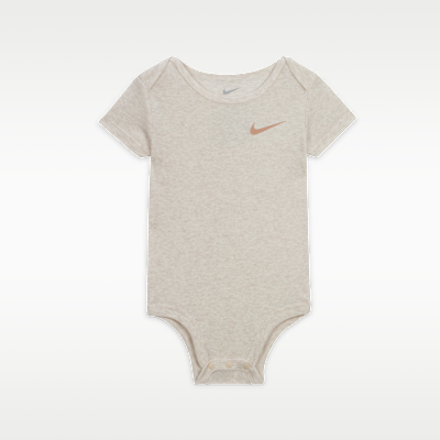 Conjunto de 3 piezas con pants para bebé Nike Baby Essentials