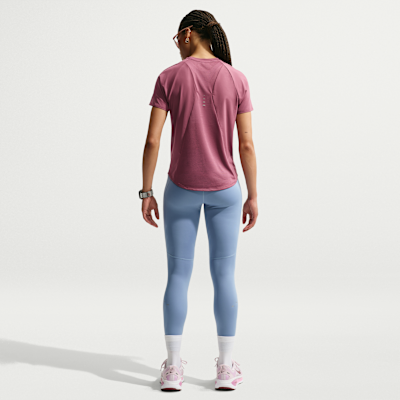 Nike Swift Dri-FIT Kısa Kollu Kadın Koşu Üstü görsel 5