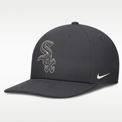 Gorra estructurada de visera cuadrada para hombre Nike Statement Dri-Fit Pro Chicago White Sox