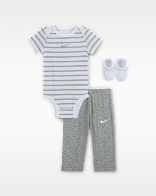 Детские носки Nike Baby Bodysuit, Pants, and Terry Socks 3-Piece Set