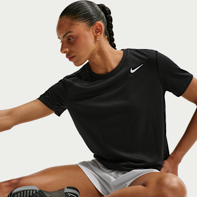Nike Dri-FIT Kadın Tişörtü görsel 3