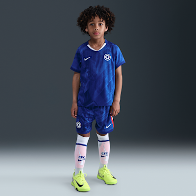 Chelsea F.C. 2025/26 Stadium Home Younger Kids' Nike Football Replica 3-Piece Kit