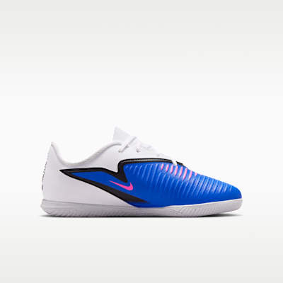 Nike Jr. Phantom 6 Low Club Fußballschuh für Hallen- und Hartplätze (ältere Kinder)