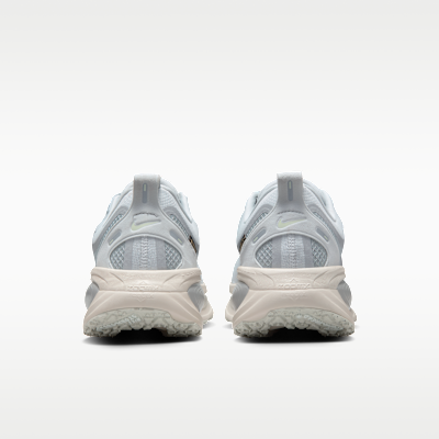 Scarpa impermeabile da running su strada con dettagli dal design rifrangente Nike Vomero 18 GORE-TEX – Uomo