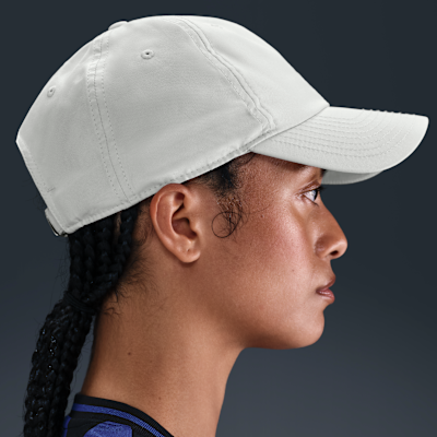 Nike Dri-FIT Club Unstructured Metal Swoosh Cap