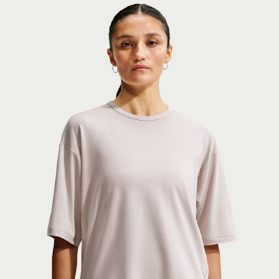 Nike 24.7 ImpossiblySoft Light Dri-FIT Kısa Kollu Kadın Tişörtü