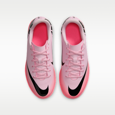 Tacos de fútbol IC de corte low para niños de preescolar y grandes Nike Jr. Mercurial Vapor 15 Club