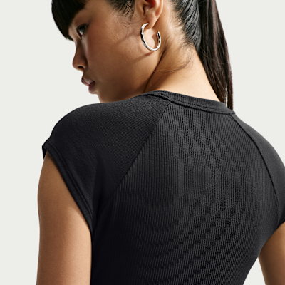 Nike Sportswear Chill Knit Sıkı Kesimli Kısa Kollu Fitilli Kadın Üstü görsel 2