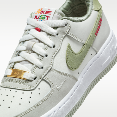 Tenis para niños grandes Nike Air Force 1 LV8