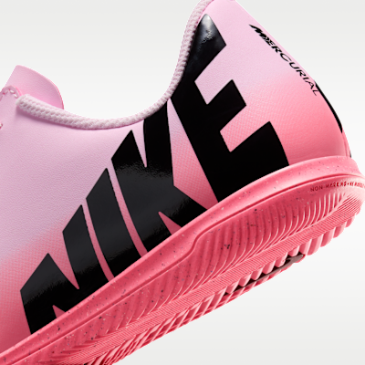 Tacos de fútbol IC de corte low para niños de preescolar y grandes Nike Jr. Mercurial Vapor 15 Club