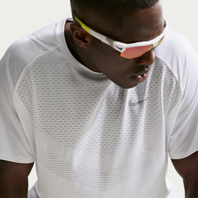 Nike Stride Dri-FIT ADV Kısa Kollu Erkek Koşu Üstü görsel 8