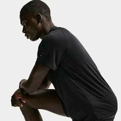 Nike Stride Dri-FIT ADV Kısa Kollu Erkek Koşu Üstü görsel 2