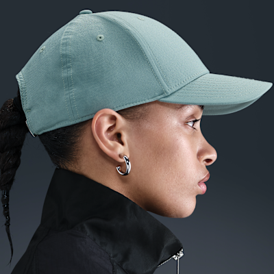 Nike Dri-FIT Club Structured Metal Logo Cap