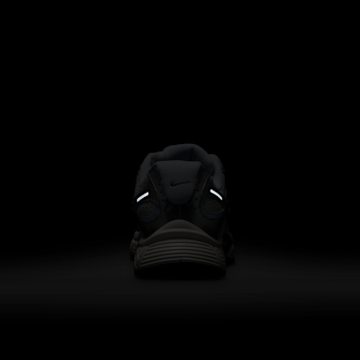 Γυναικεία παπούτσια Nike V5 RNR με ανακλαστικές λεπτομέρειες