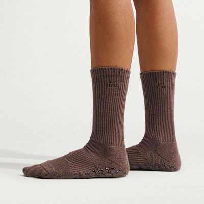 Женские носки Nike NikeSKIMS Women's Dri-FIT Pilates Grip Crew Socks (1 Pair)