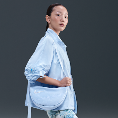 ナイキ オーラ ウィメンズ⁠ アーティスト コレクション⁠クレセント クロスボディバッグ (4L)