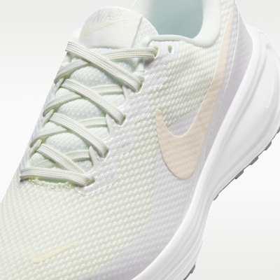 Damskie buty do biegania po asfalcie Nike Revolution 8