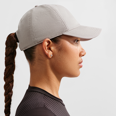 Nike Dri-FIT Club Unstructured Metal Swoosh Cap