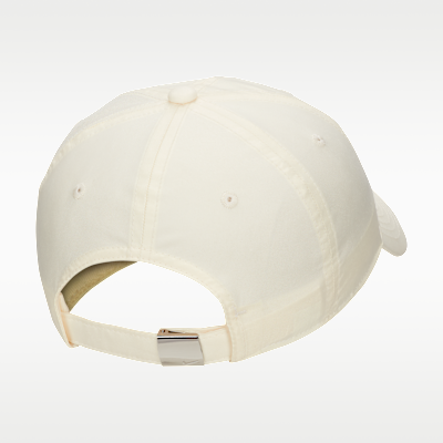 หมวกแก๊ปไร้โครงพร้อม Swoosh โลหะ Nike Dri-FIT Club