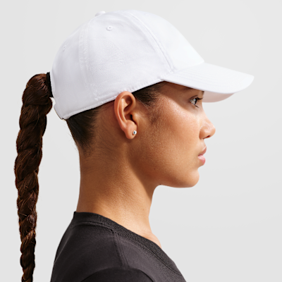 Nike Dri-FIT Club Unstructured Metal Swoosh Cap
