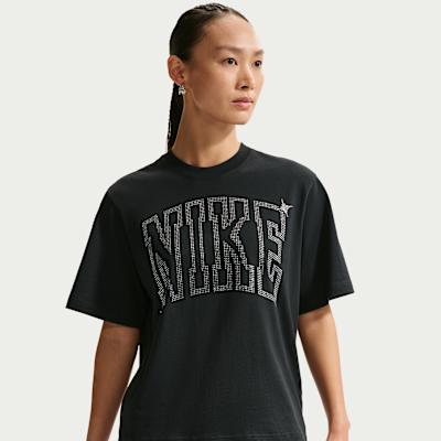 Nike Sportswear Classic เสื้อยืดทรงหลวมผู้หญิง