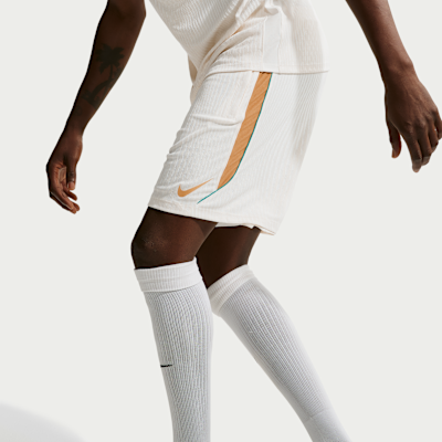 Nike Strike Elite Dri-FIT ADV Örgü Erkek Futbol Şortu görsel 4