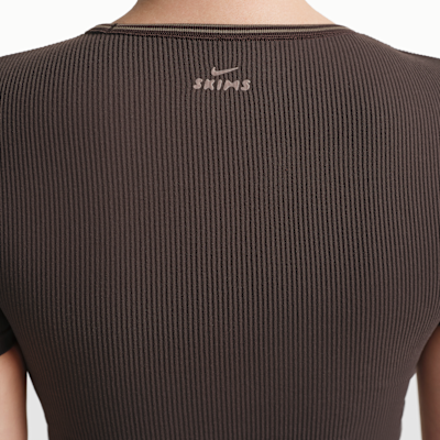 Camisola de manga curta NikeSKIMS Ribbed Seamless para mulher