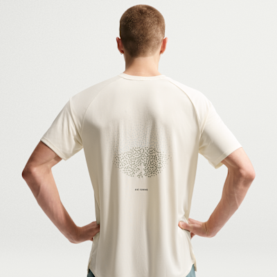 Nike Stride Dri-FIT ADV Kısa Kollu Erkek Koşu Üstü görsel 2