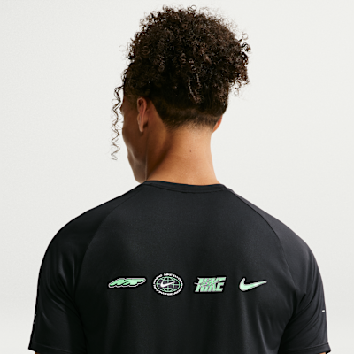 Nike Stride Dri-FIT ADV Kısa Kollu Erkek Koşu Üstü görsel 2