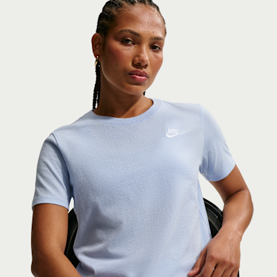 Nike Sportswear Club Essentials Kadın Tişörtü