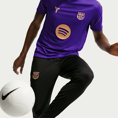 Nike FC Barcelona Strike Deplasman Kobe Dri-FIT Erkek Futbol Kısa Kollu Üst görsel 3