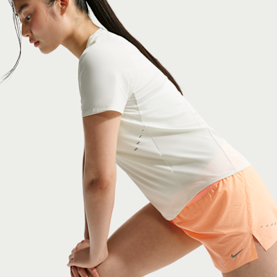 Nike Swift Dri-FIT Kısa Kollu Kadın Koşu Üstü görsel 3
