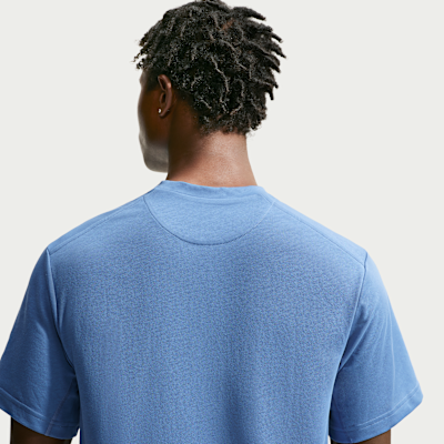 Nike Primary Dri-FIT Kısa Kollu Çok Yönlü Erkek Üstü görsel 2