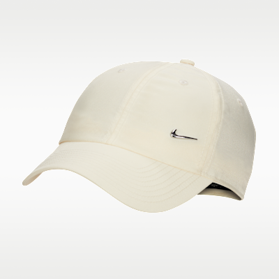 หมวกแก๊ปไร้โครงพร้อม Swoosh โลหะ Nike Dri-FIT Club