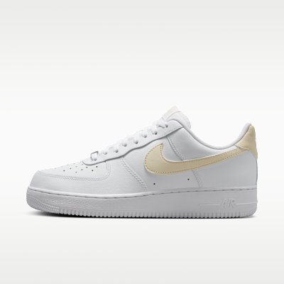 รองเท้าผู้ชาย Nike Air Force 1 '07
