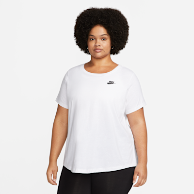 Nike Sportswear Club Essentials Kadın Tişörtü (Büyük Beden)
