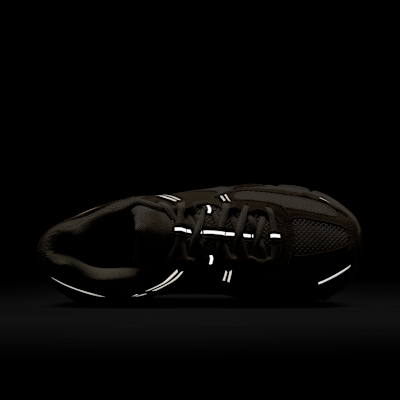 Nike Zoom Vomero 5 Women's Shoe with Reflective Accents