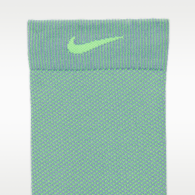 Nike 跑步輕量中筒襪 (1 雙)