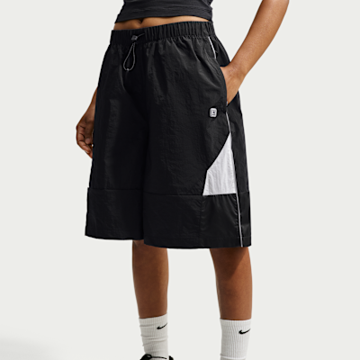 Nike Sportswear Dokuma Kadın Şortu görsel 2