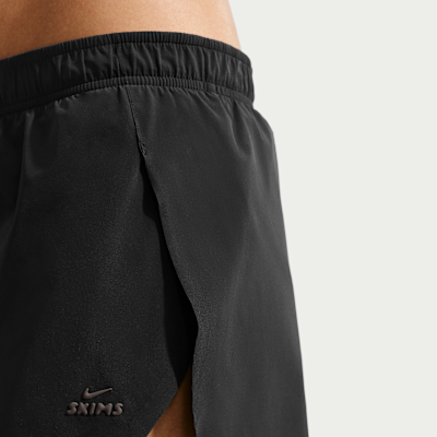 NikeSKIMS Stretch Nylon Kadın Koşu Şortu görsel 6