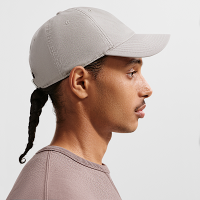 Nike Dri-FIT Club Unstructured Metal Swoosh Cap