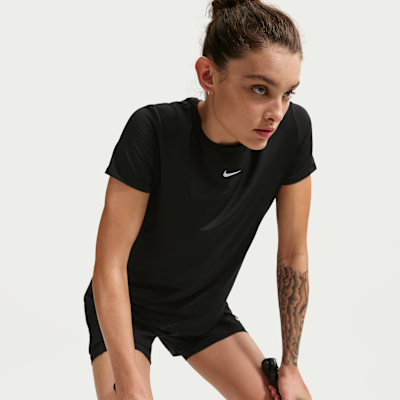 Nike One Classic Dri-FIT Kısa Kollu Kadın Üstü görsel 3