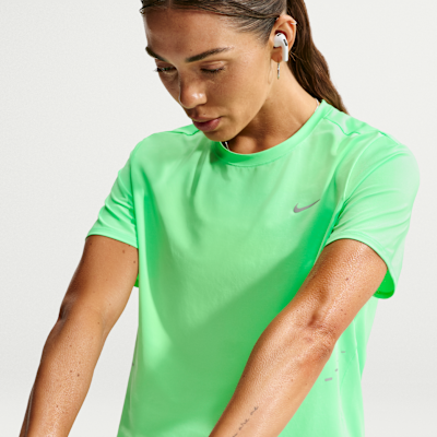 Nike Swift Dri-FIT Kısa Kollu Kadın Koşu Üstü görsel 3
