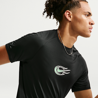 Nike Stride Dri-FIT ADV Kısa Kollu Erkek Koşu Üstü görsel 3