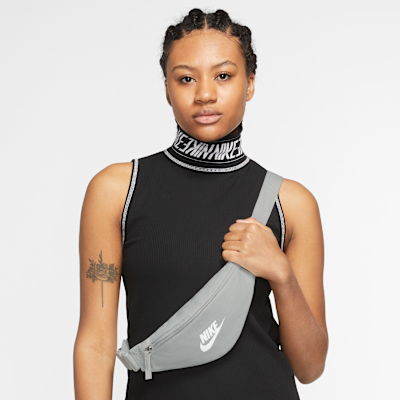 กระเป๋าคาดเอว Nike Heritage